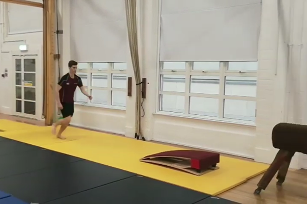 Berikut Teknik Dasar LompatKangkang