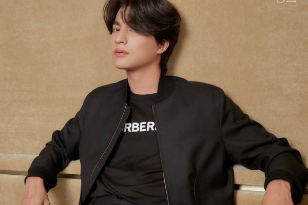 Hadiri Undangan Burberry, 8 Potret Gulf Kanawut Berangkat ke Singapura