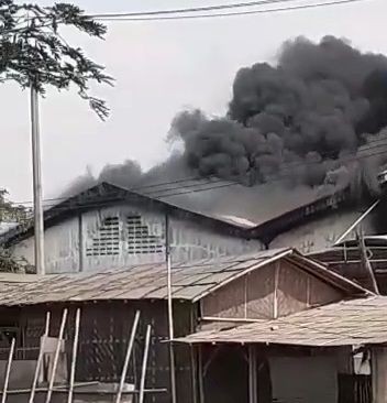 Pabrik Pipa Kebakaran, Asap Hitam Mengepul di Dekat Bandara Soetta