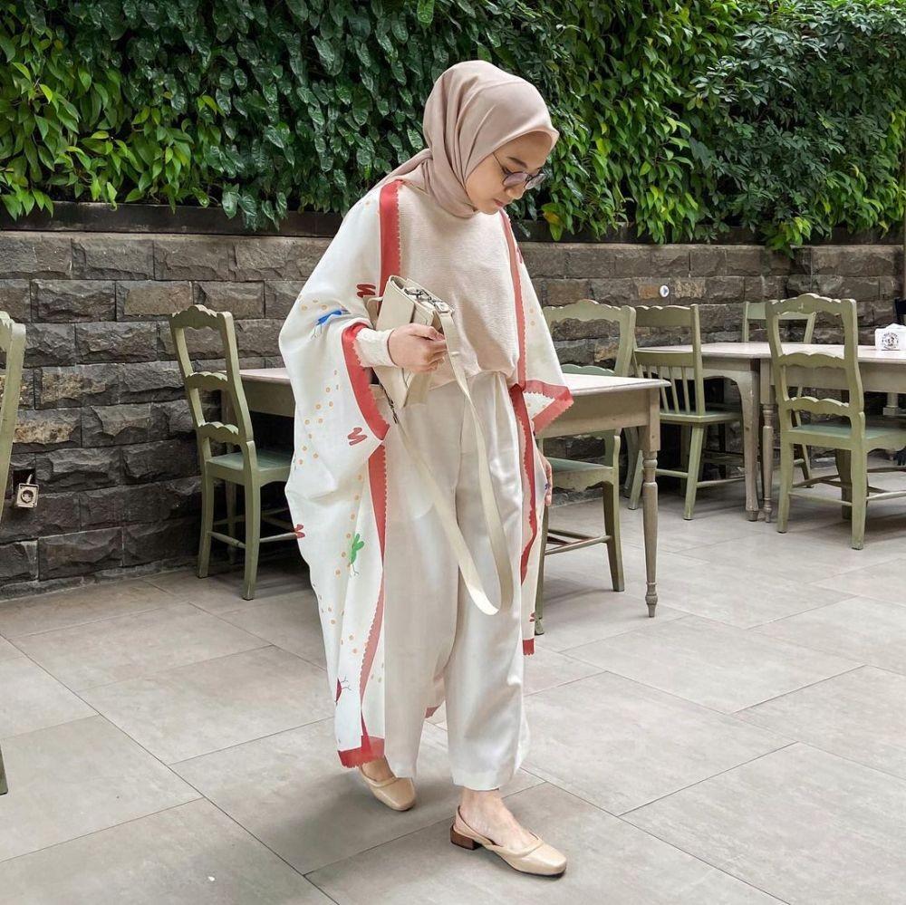 10 Ide Padu Padan Scarf Outer Untuk Hijaber Modis