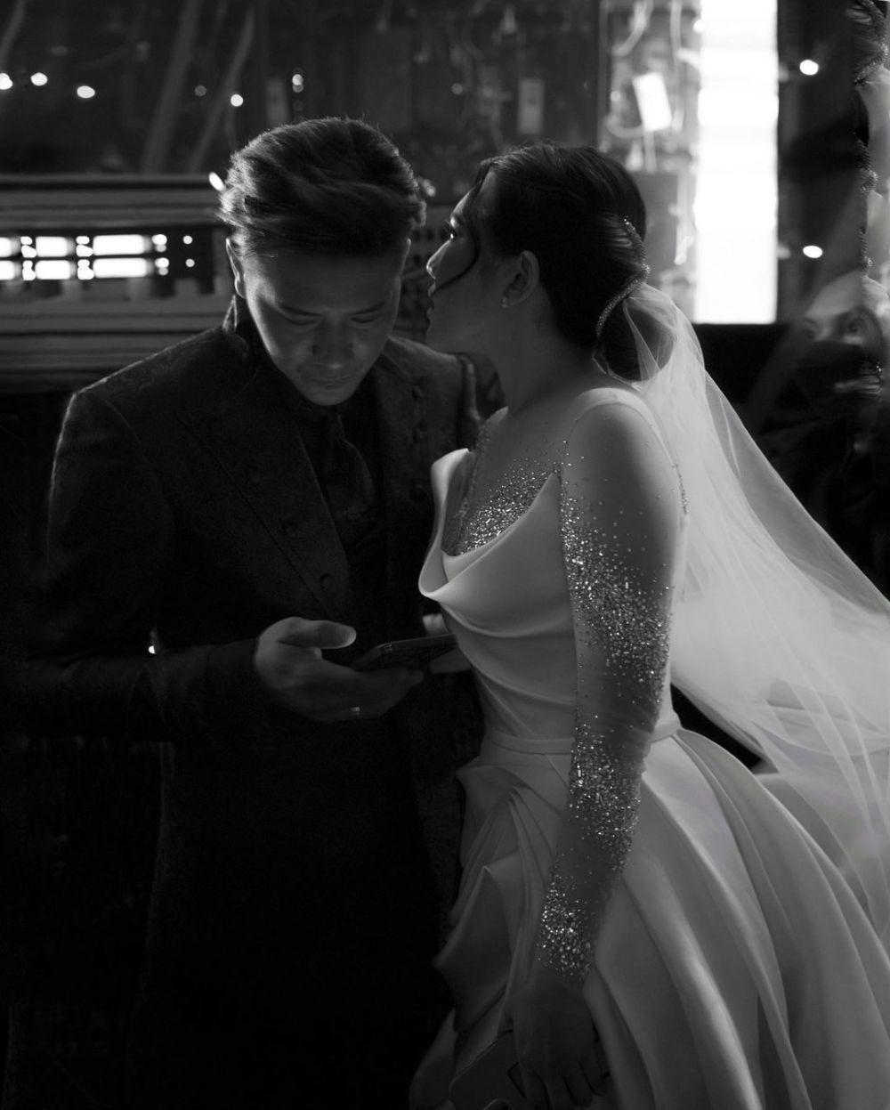 10 Adu Gaya Pengantin Via Vallen vs. Lesti Kejora, Gaunnya Elegan!