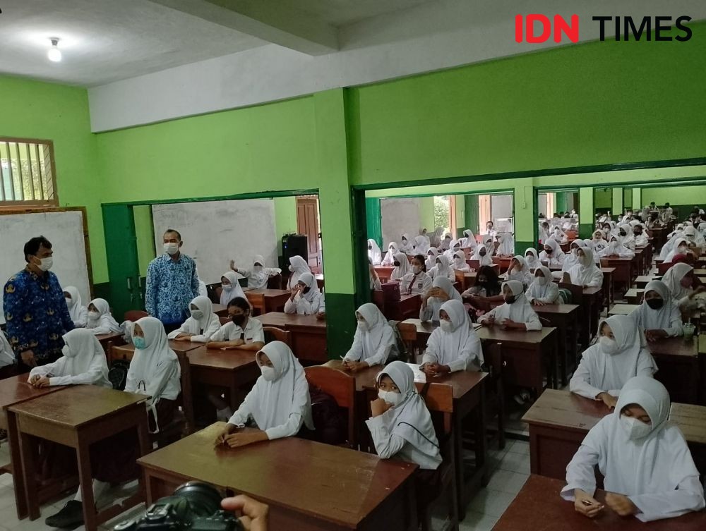 Hari Pertama Masa Pengenalan Sekolah di Lampung, Pelajar: Deg-degan