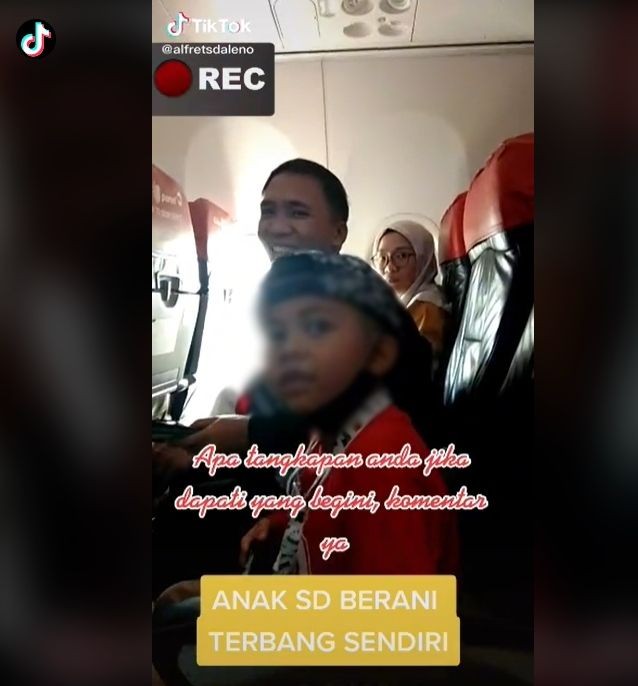 Viral Anak SD Naik Pesawat Sendiri dari Makassar ke Surabaya