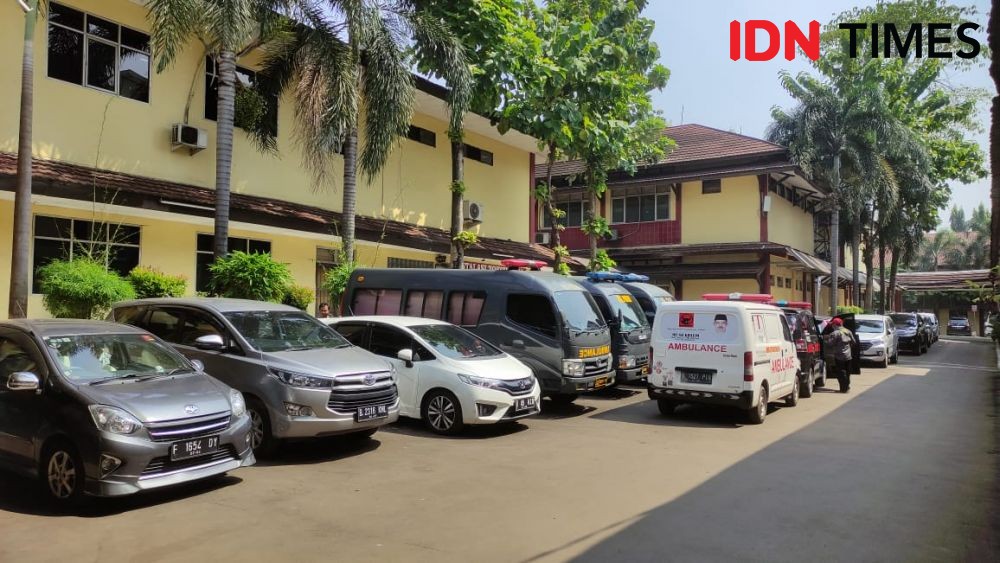 10 Potret Tempat Identifikasi Jenazah Kecelakaan Cibubur