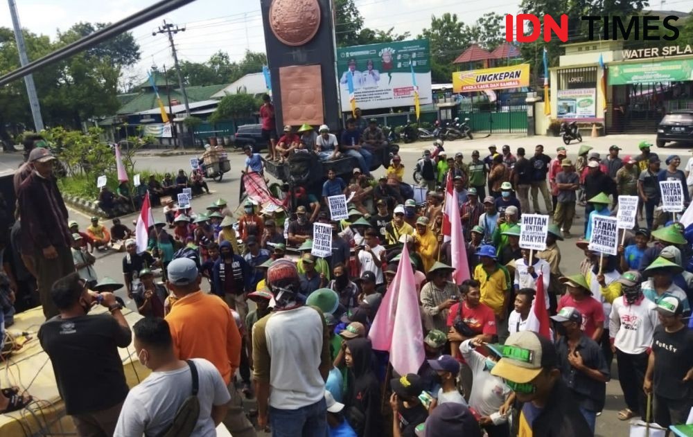 Turun ke Jalan, Ratusan Petani Hutan di Blora Dukung KHDPK