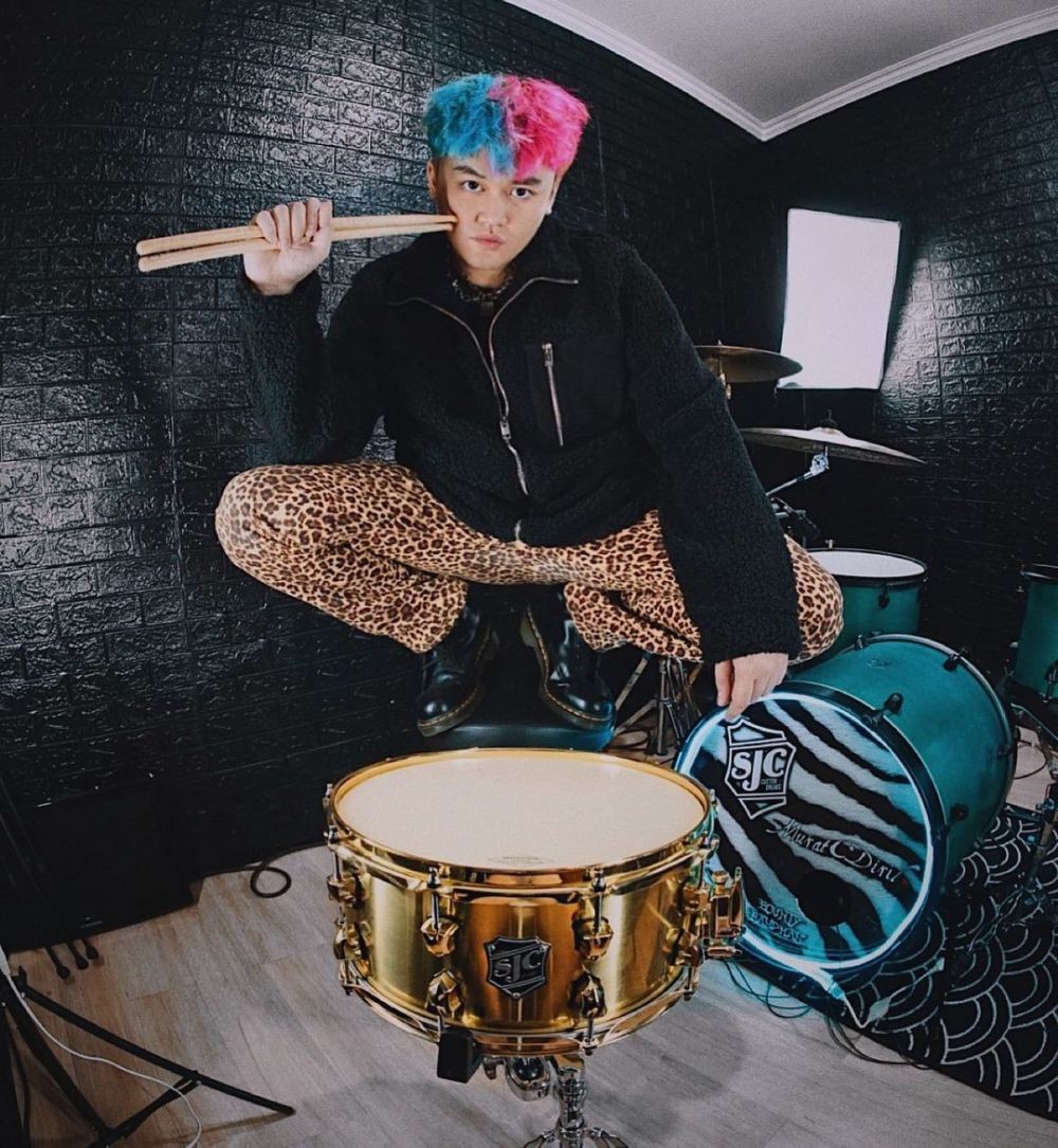 Potret Bounty Ramdhan, Drummer yang Makin Nyetel dengan Sheila On 7