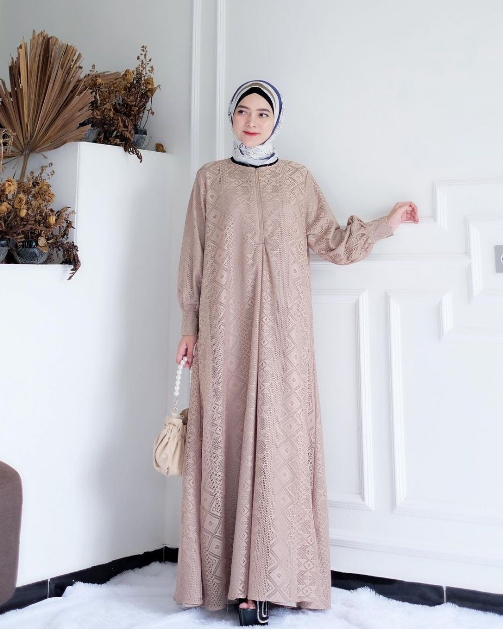 10 Padu Padan Style Kaftan Hijab Mewah Bak Sosialita 0907