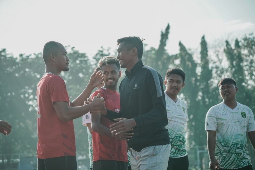 Zaenuri Resign, Persebaya Buka Peluang Rekrut Bek Tengah?