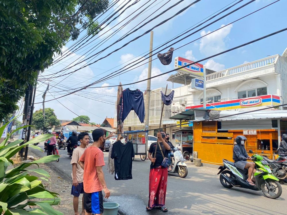 Pemkot Tangsel Bakal Tindak Kabel FO Semrawut di Jalan Ciater Raya
