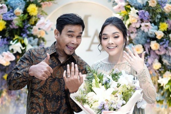 10 Potret Lamaran Maell Lee dan Anggita Oktaviani, Bakal Nikah Lagi