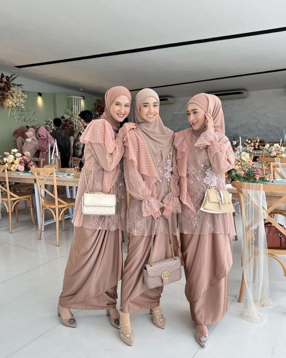 Inspirasi Outfit Kondangan Cewek Bumi Nuansa Soft Dan Kalem