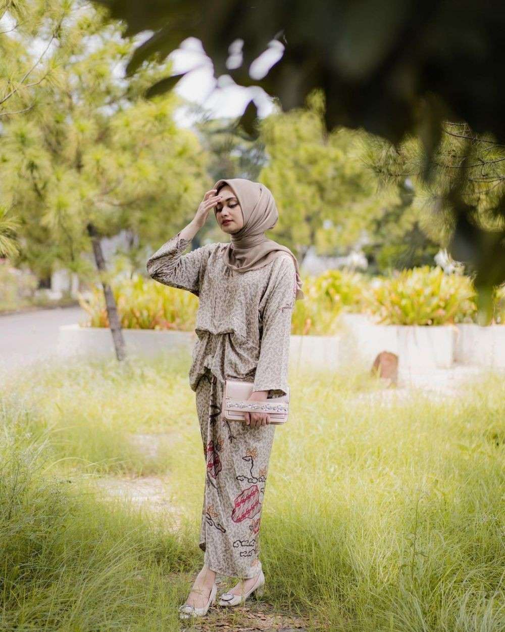 Inspirasi Outfit Kondangan Cewek Bumi Nuansa Soft Dan Kalem