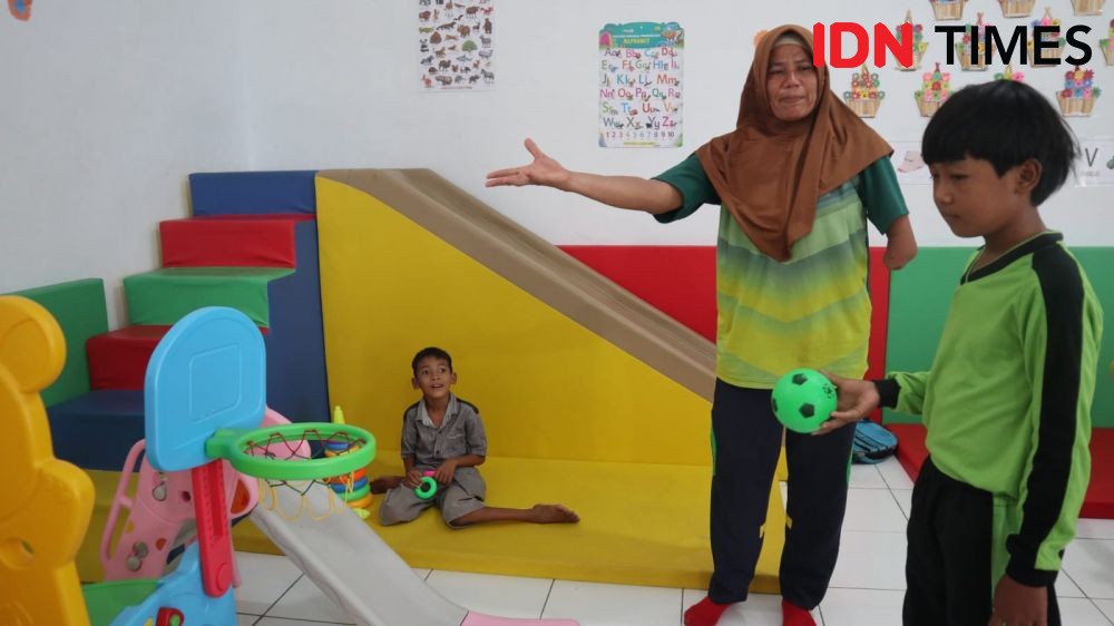 Cerita Nurmala, Guru Relawan Anak Berkebutuhan Khusus di Sumut