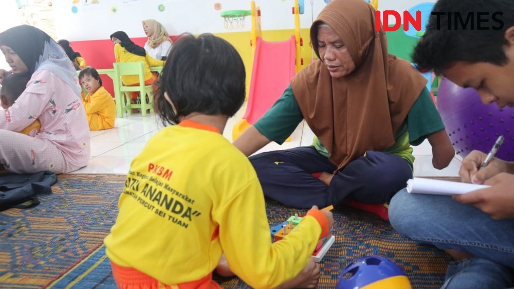 Cerita Nurmala, Guru Relawan Anak Berkebutuhan Khusus di Sumut