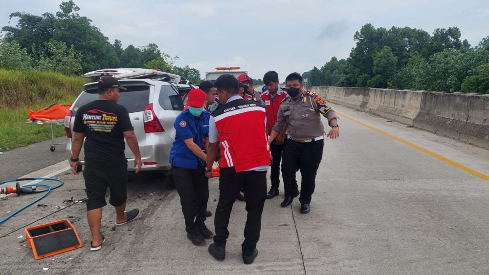 Kecelakaan Maut Avanza Vs Truk di Tol Lampung, 2 Korban Meninggal!