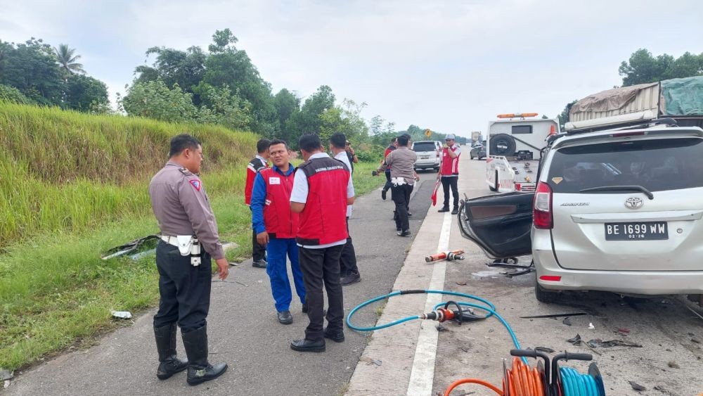 Kecelakaan Maut Avanza Vs Truk di Tol Lampung, 2 Korban Meninggal!