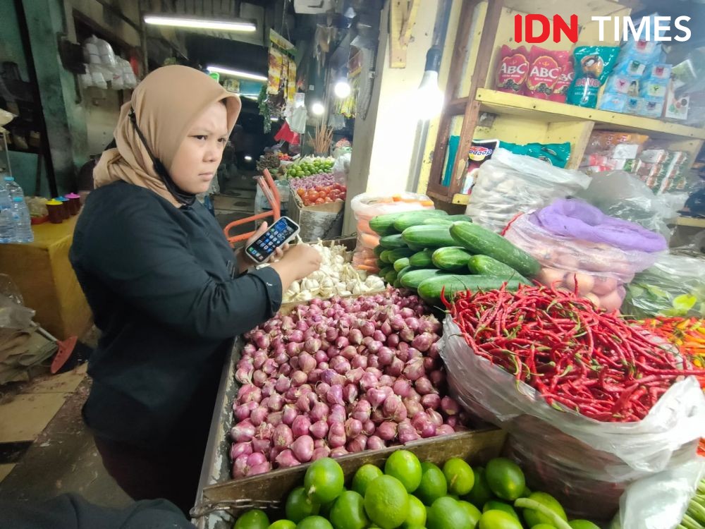 Harga Cabai Rawit dan Bawang di Surabaya Turun Drastis