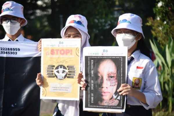 Pelajar di Surabaya Kampanyekan Anti Kekerasan pada Anak