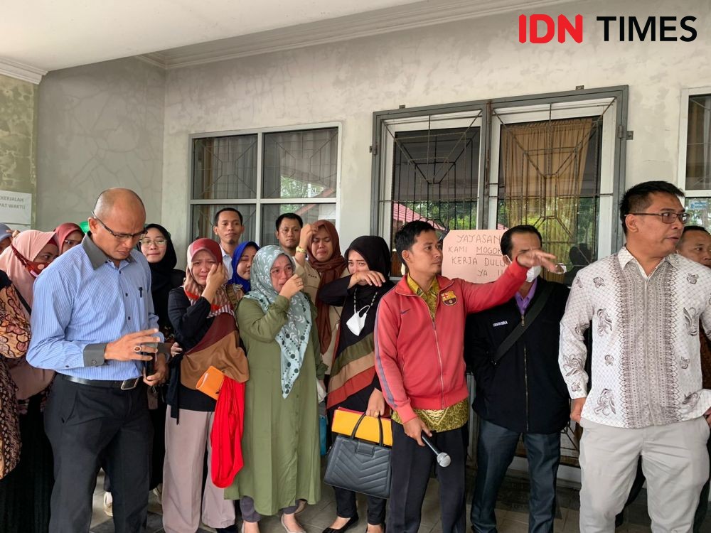 Puluhan Dosen dan Pegawai Politeknik Sekayu Mogok Kerja Tuntut Gaji