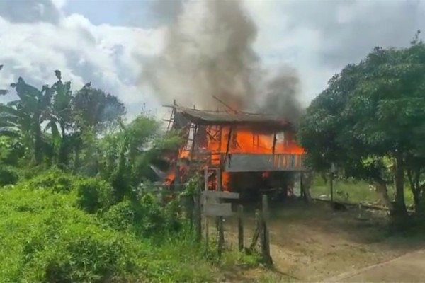 Ditinggal ke Kebun, Rumah Jailani Habis Dilahap Jago Merah