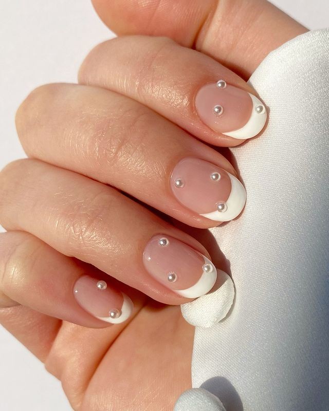 12 Referensi Nail Art untuk Kondangan, Memperindah Outfit