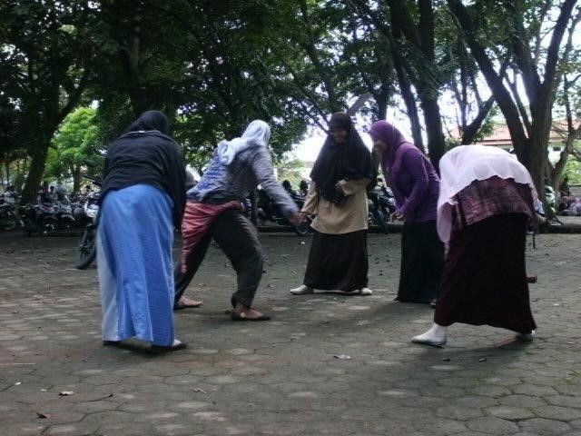 7 Permainan Tradisional Indonesia Tengah, Ada Ceklek dan Bawi Ketik