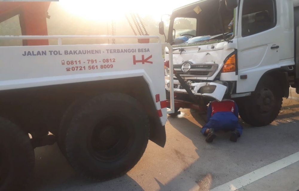 Kecelakaan di Tol Lampung Selatan, Truk Rinsek Bagian Depan