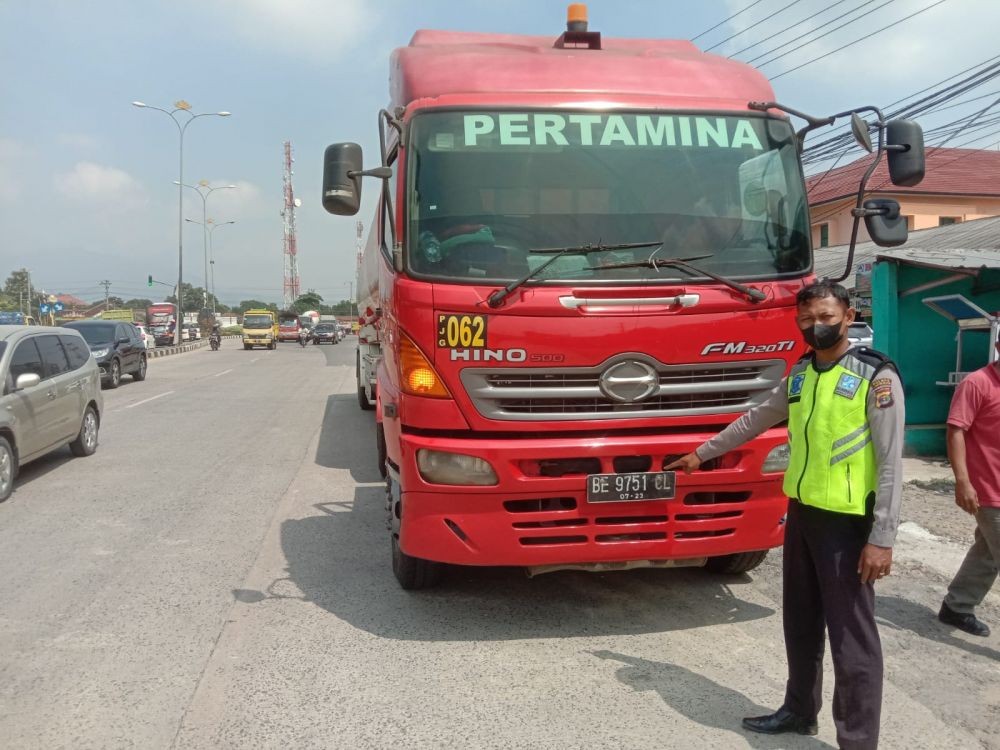 Kecelakaan Maut Motor Vs Truk Pertamina! Mahasiswa Lampung Meninggal