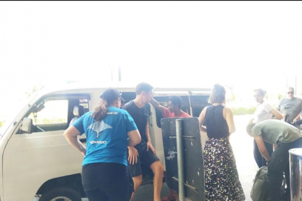 Wisatawan Mancanegara Pakai Angkutan Umum ke Bandara Komodo