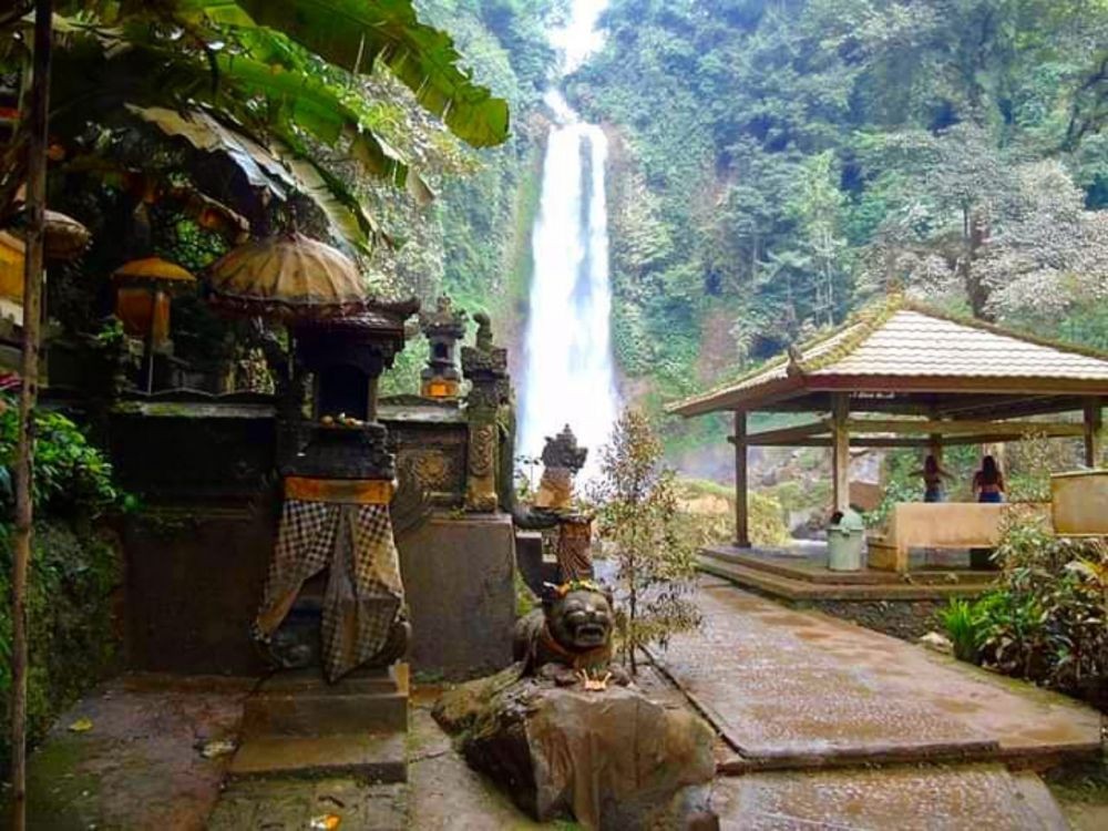 Eksotis, Pemandangan 5 Wisata Air Terjun di Bali Utara Ini Memukau!