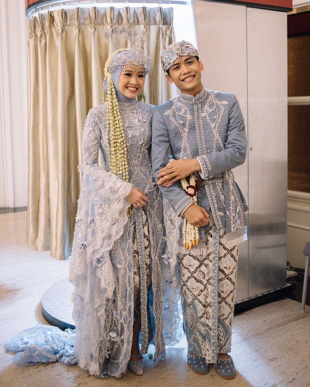 11 Kebaya Warna Biru Muda Style Pesta Elegan Ala Princess