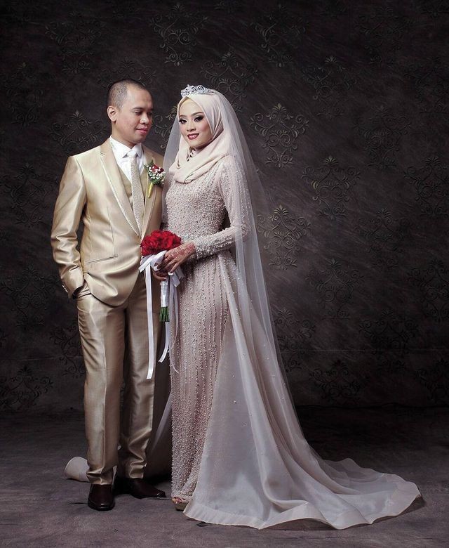 Wedding hotsell dress syari