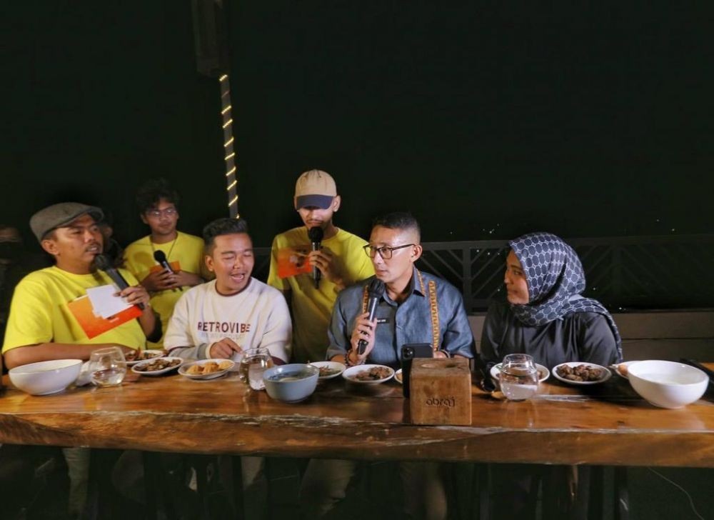 Ditantang Mukbang, Sandiaga Mampu Habiskan 3 Jenis Makanan Khas Aceh