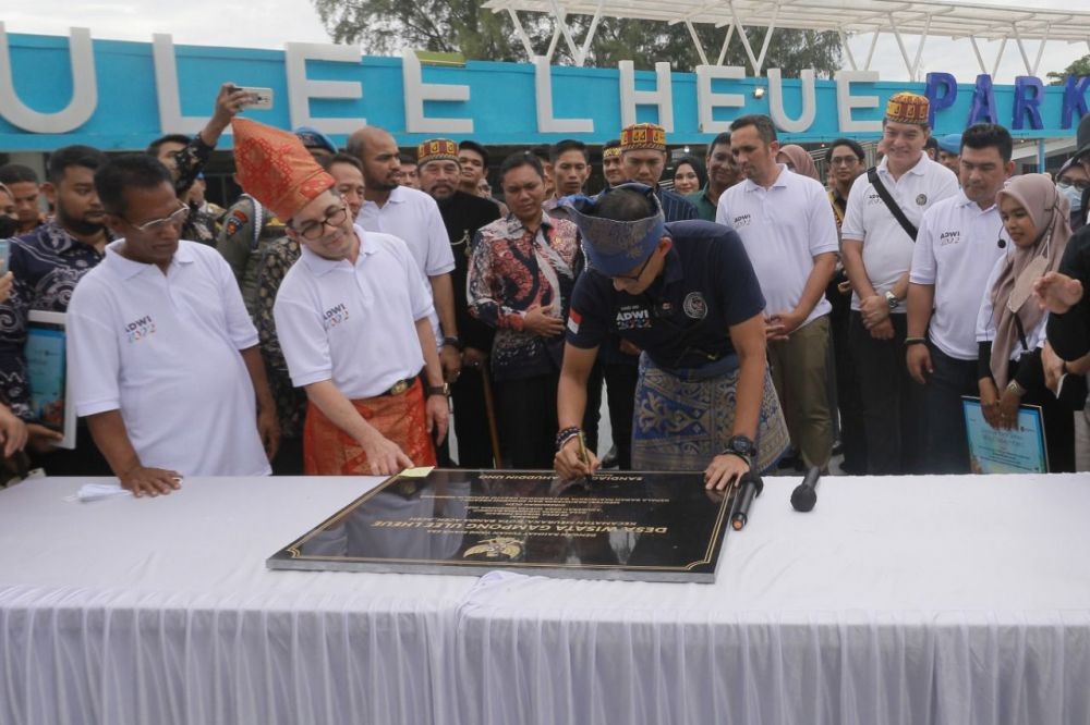 Pernah Hancur Diterjang Tsunami, Sandiaga Takjub Perubahan Desa Ini