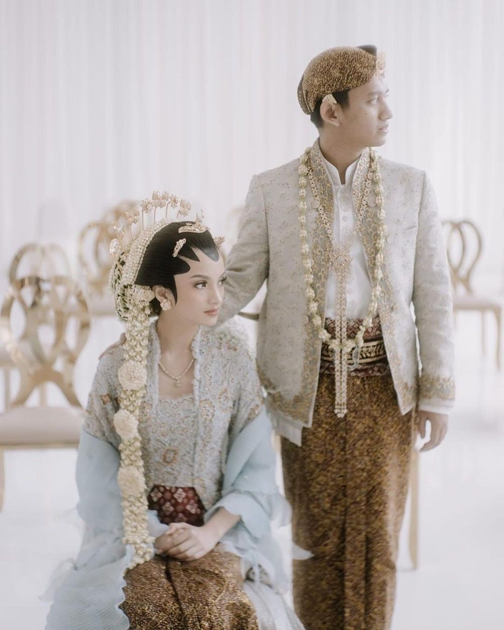 9 Inspirasi Baju Adat Pengantin Pria Ala Seleb Menawan 