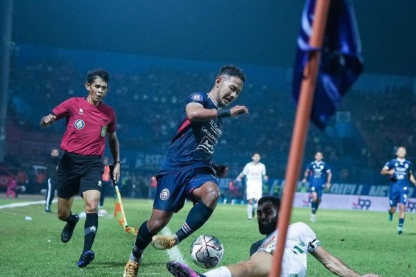 Arema FC Gagal Menang, Eduardo Almeida Kecewa Berat