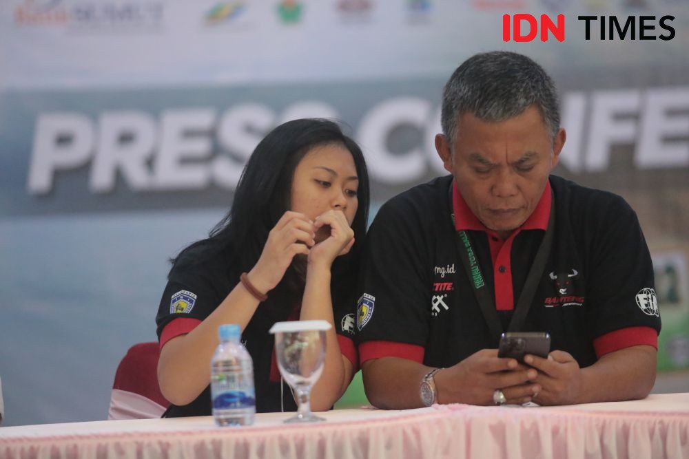 Mengenal Canya Prasetyo, Satu-satunya Pereli Perempuan di Toba Rally