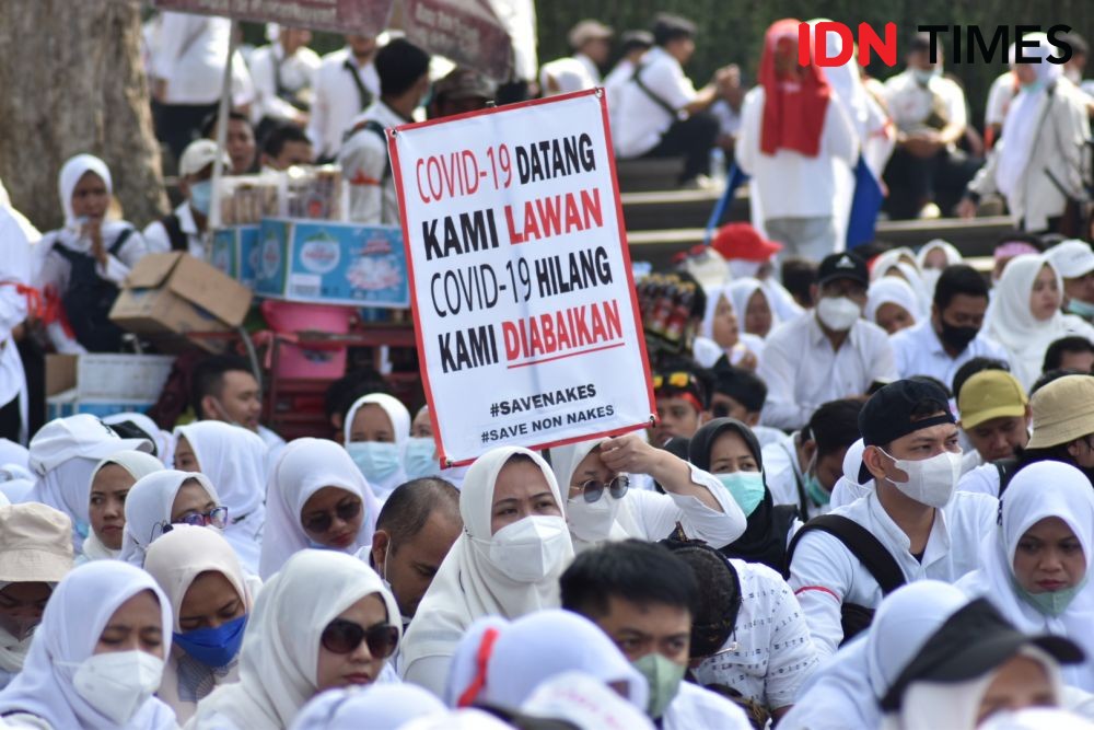 Dikirimkan ke Jokowi, Ini 5 Poin Tuntutan Nakes Honorer di Jabar 