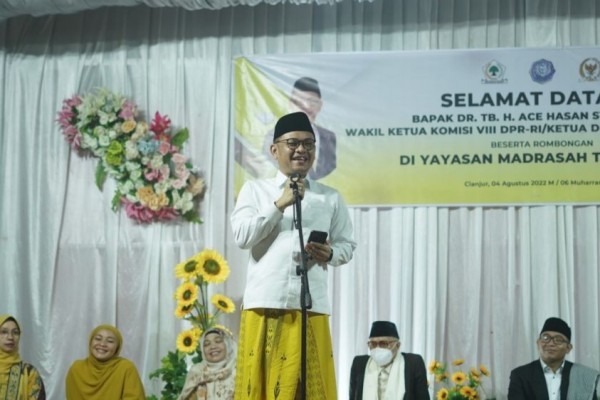 Kuliah Politik, Golkar Jabar Ajak Santri Cianjur Berwawasan Global