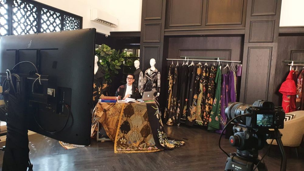 Desainer Denny Wirawan Bagikan Ilmu Fesyen ke Siswa SMK di Kudus