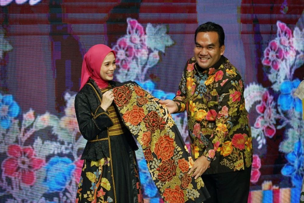Istri dan Pejabat di Jateng Bak Model Kenalkan Hidden Gem Batik Blora 