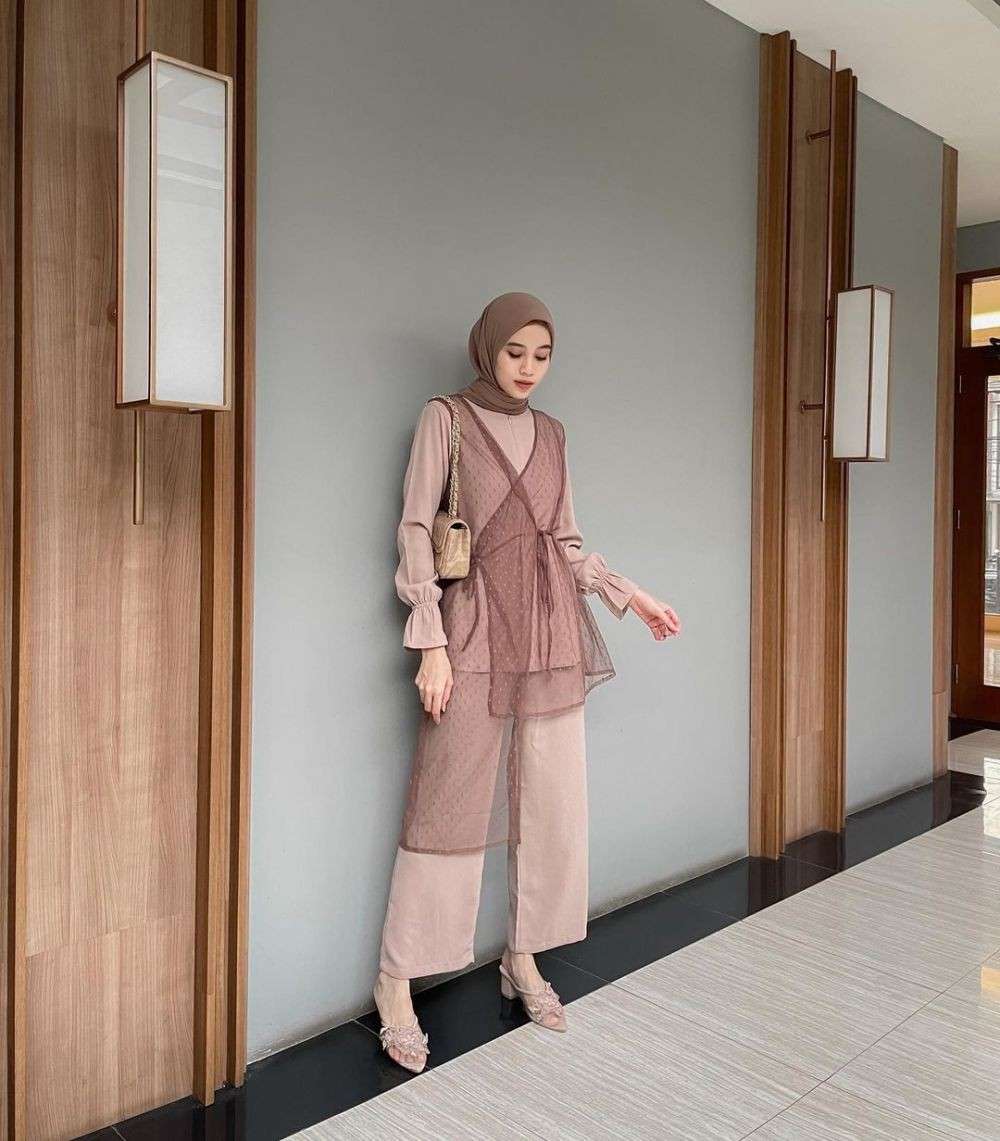 12 Ragam Ide Outfit Kondangan Cewek Bumi Ala Vina Maulina