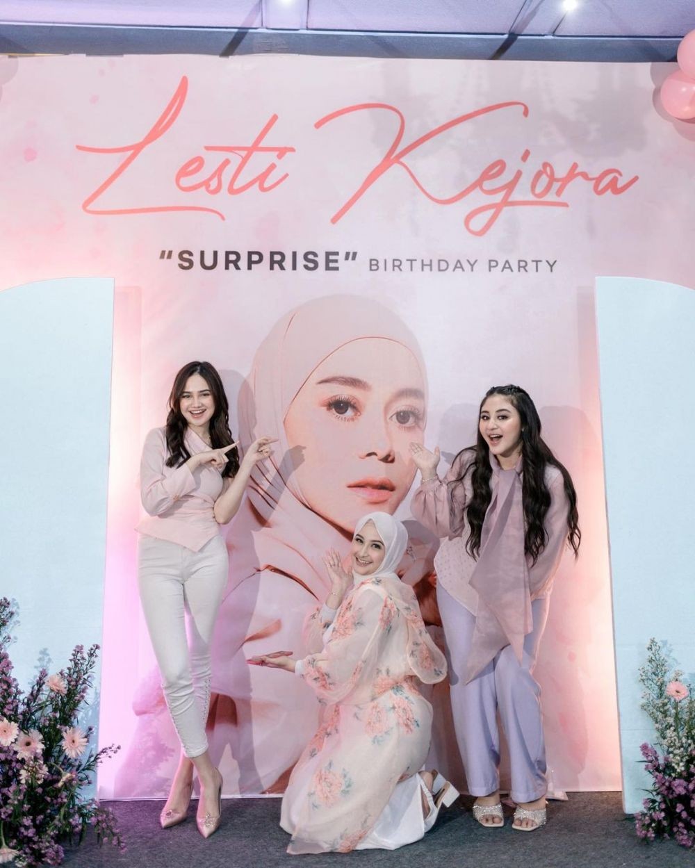 Gaya Artis di Ulang Tahun Lesti Kejora, Penampilannya Penuh Kejutan