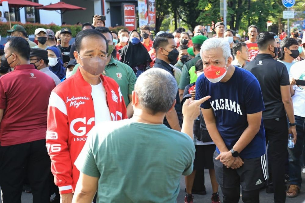 10 Potret Jokowi Asyik Olahraga di CFD Solo, Ada Jan Ethes Sampai Erick Thohir