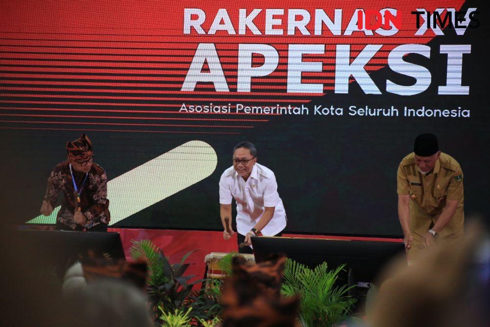 Rakernas Apeksi Di Padang Bahas Rencana Penghapusan Honorer