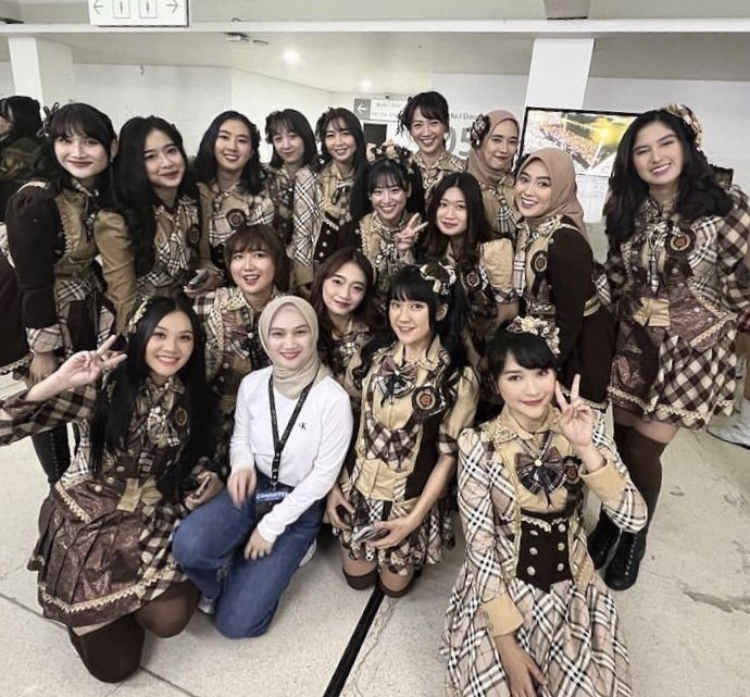 Momen Eks Member JKT48 Yang Berhijab Saat Konser 10th Anniv