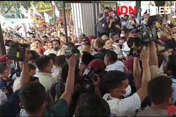 Ricuh, Pendukung PKB-Gerindra Memaksa Terobos Gerbang KPU