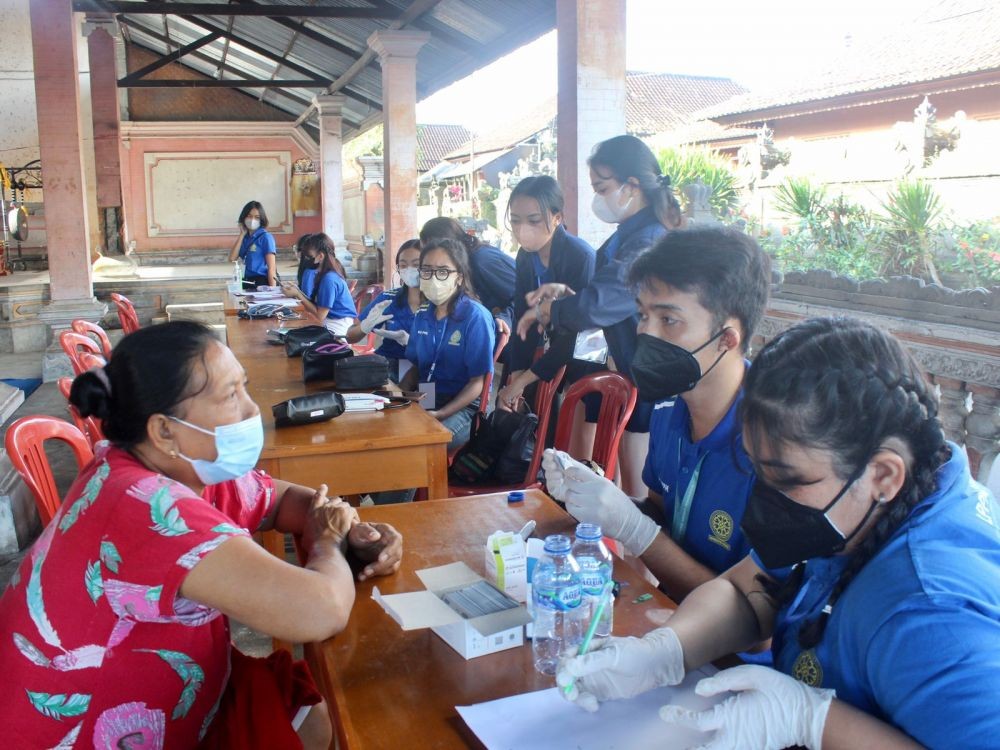 Mahasiswa UNUD Olah Limbah Organik Jadi Bahan Eco Enzyme, Cegah PMK 