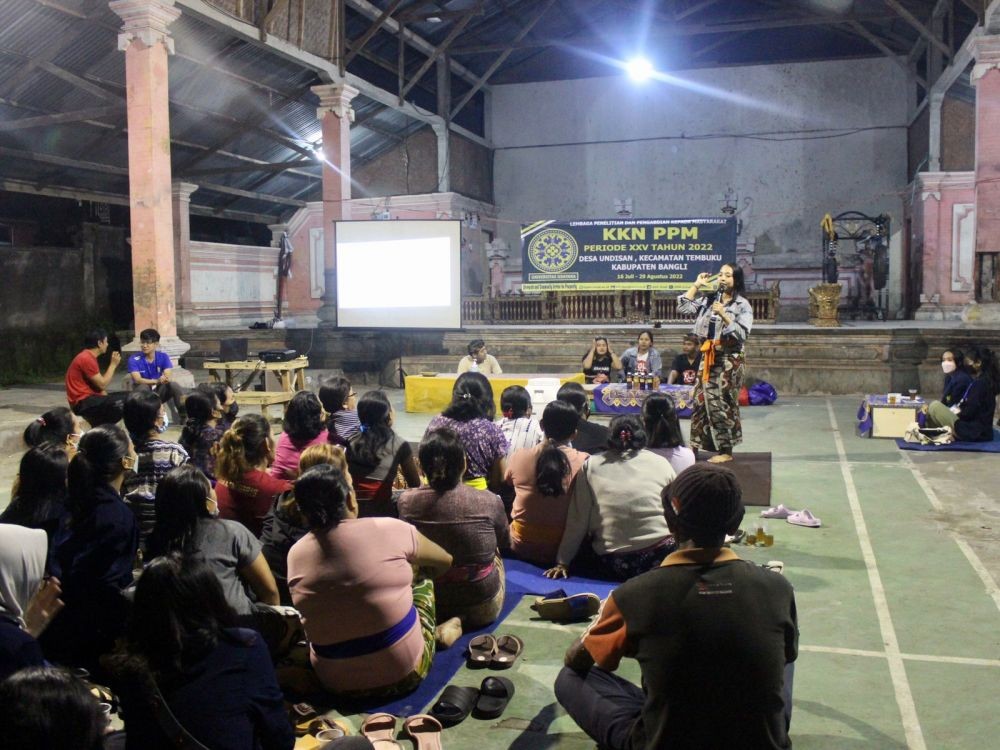 Mahasiswa UNUD Olah Limbah Organik Jadi Bahan Eco Enzyme, Cegah PMK 