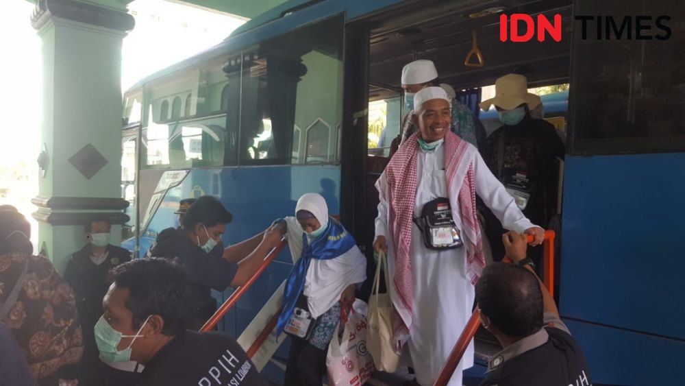 Jemaah Haji NTB Bawa 10.315 Liter Air Zamzam dari Makkah